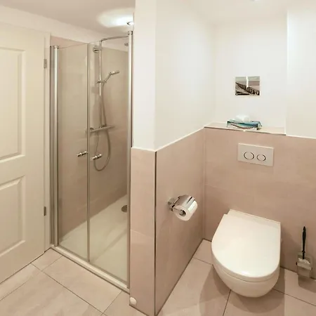 Kapitaenshaus - 11 *